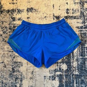 RARE Lululemon Hotty Hot Short ll *2.5” Size 8 In Amalfi Blue